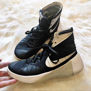 hyperdunk black and white